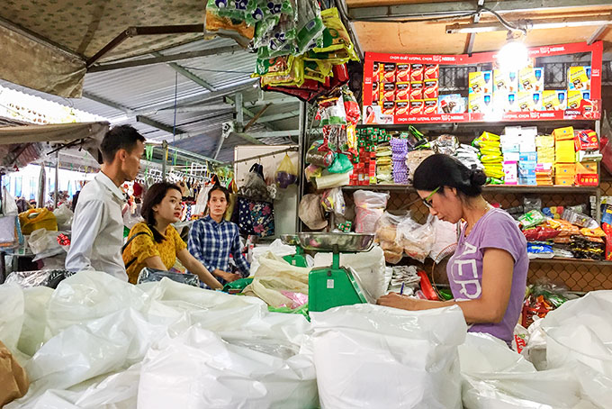 Hoạt động kinh doanh ở huyện Diên Khánh. 