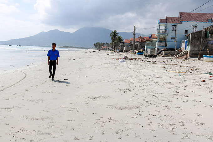 Bãi biển thôn Ngân Hà sạch sẽ. 