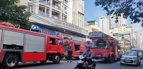 Lực lượng chữa cháy chuyên nghiệp tiếp cận hiện trường