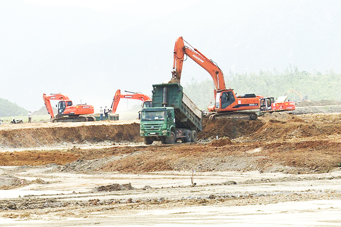 Theo lãnh đạo Ban Quản lý KKT Vân Phong, sau năm 2012, UBND tỉnh có chủ trương hạn chế thu hút đầu tư vào bắc Vân Phong để triển khai thực hiện Đơn vị hành chính - kinh tế đặc biệt bắc Vân Phong nên khu vực này đến nay hầu như giữ nguyên trạng. Do dự thảo luật chưa được Quốc hội thông qua, mới đây, Ban Cán sự Đảng UBND tỉnh đã báo cáo Ban Thường vụ Tỉnh ủy trình Thủ tướng Chính phủ xin chủ trương cho phép tạm dừng thực hiện nhiệm vụ lập quy hoạch Đơn vị hành chính - kinh tế đặc biệt bắc Vân Phong. Hiện nay, Thủ tướng đã giao các bộ, ngành liên quan rà soát, tham mưu giải quyết kiến nghị của tỉnh 