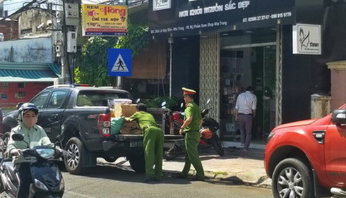 Công an niêm phong nhiều thùng hàng tại SUMI, đưa về cơ quan điều tra