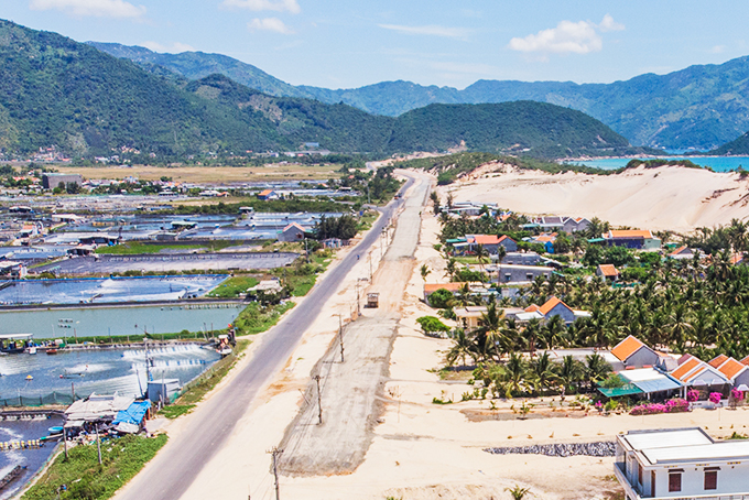 Ngày 3-7, ông Lê Hữu Hoàng - Phó Chủ tịch UBND tỉnh chủ trì cuộc họp với các chủ đầu tư và tổ tư vấn, giúp việc đầu tư công để đánh giá tình hình đầu tư công trên địa bàn tỉnh 6 tháng đầu năm.