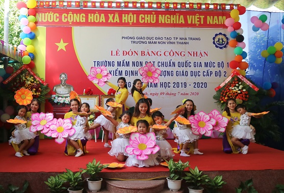 Tiết mục văn nghệ của cô và cháu Trường Mầm non Vĩnh Thạnh. 