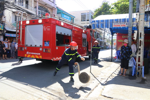 Triển khai đội hình chữa cháy