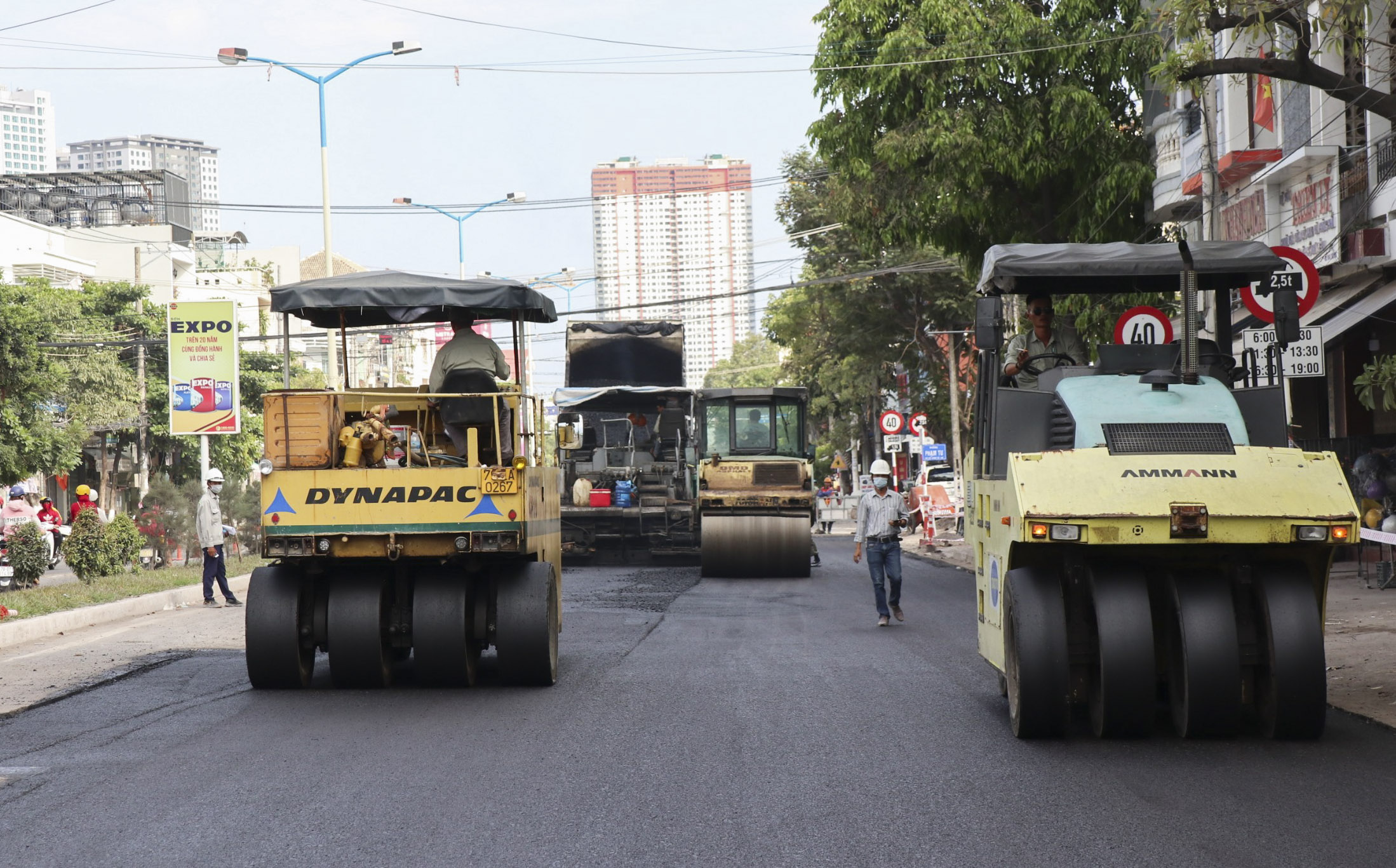 Việc hoàn trả mặt đường luôn bảo đảm chất lượng và an toàn giao thông. 