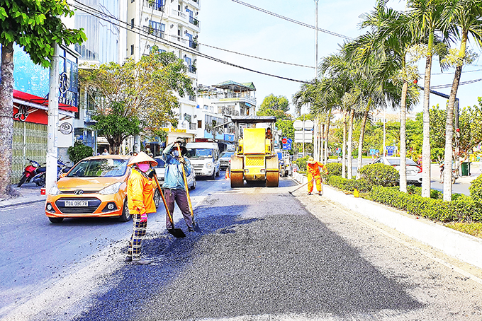 Kinh phí thấp,  công tác bảo trì đường bộ gặp khó.