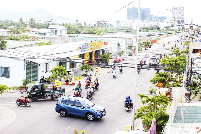 Đường số 4 có nhiều ngã 3, ngã 4 tiềm ẩn nguy cơ tai nạn rất cao.