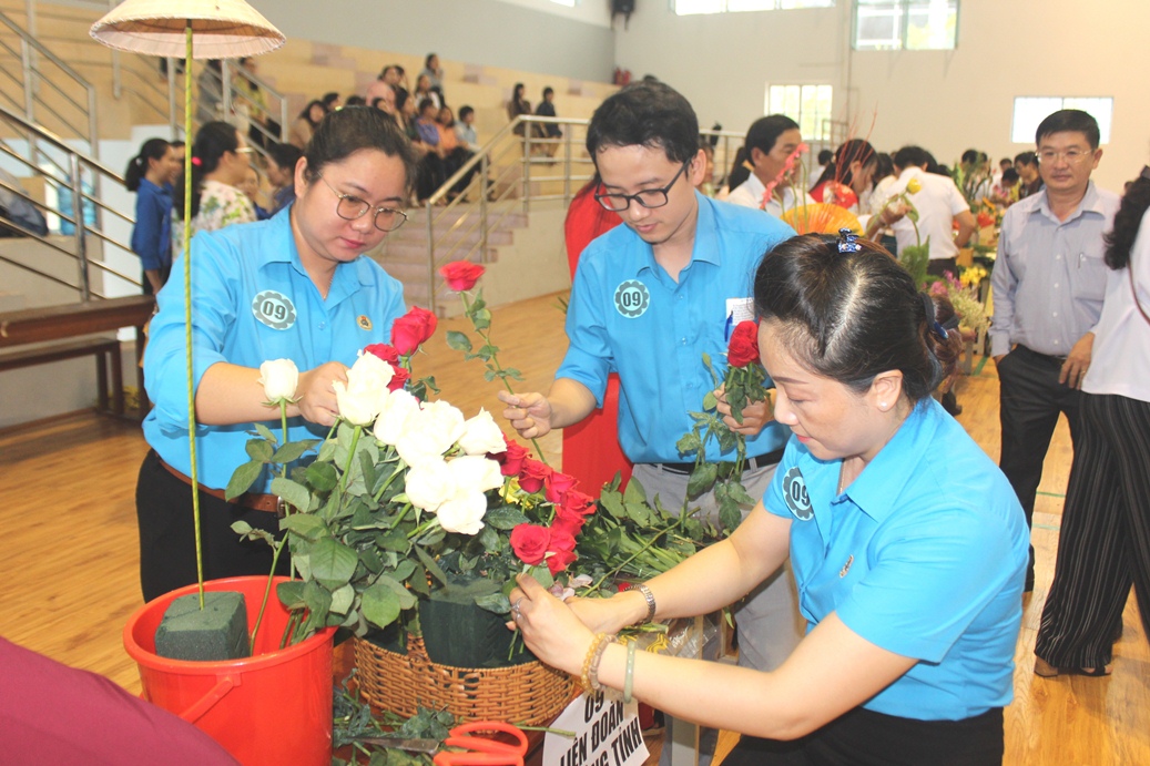 Đội Liên đoàn Lao động tỉnh chuẩn bị phần thi.