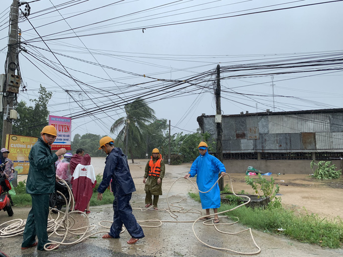 Khánh Hòa: Thiệt hại ban đầu do bão số 12  - Ảnh 1.