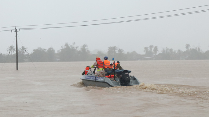 Khánh Hòa: Thiệt hại ban đầu do bão số 12  - Ảnh 6.