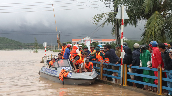 Khánh Hòa: Thiệt hại ban đầu do bão số 12  - Ảnh 7.