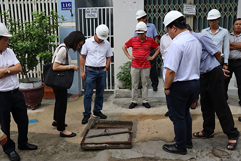 Đoàn công tác kiểm tra tại đường Phòng Không