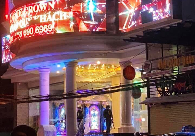 Khánh Hòa: Phá ổ chơi ma túy tại karaoke Crown TP Nha Trang - Ảnh 1.