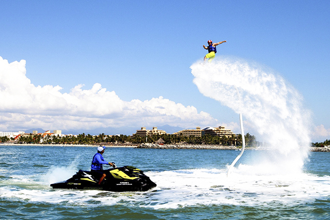 Flyboard - trò chơi hấp dẫn ở Nha Trang.