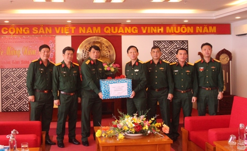 Đoàn đến thăm, chúc Tết Đoàn An điều dưỡng 26.