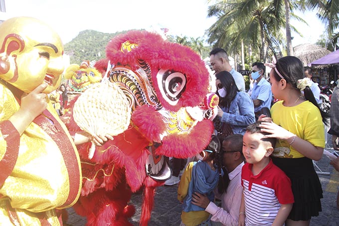 Múa lân khai xuân ở Champa Island Nha Trang.