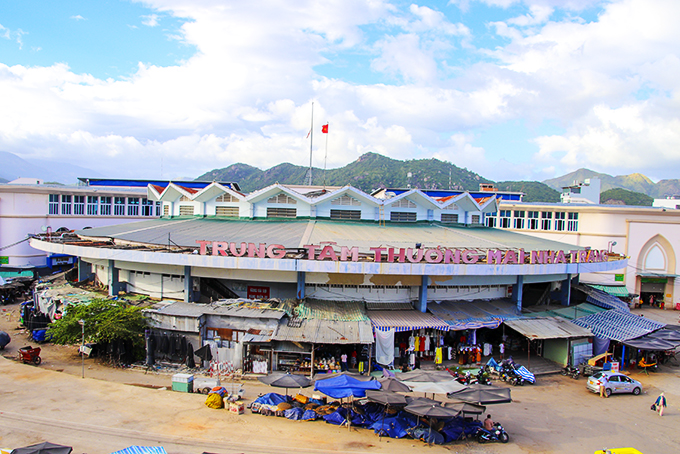 Chợ Đầm tròn.