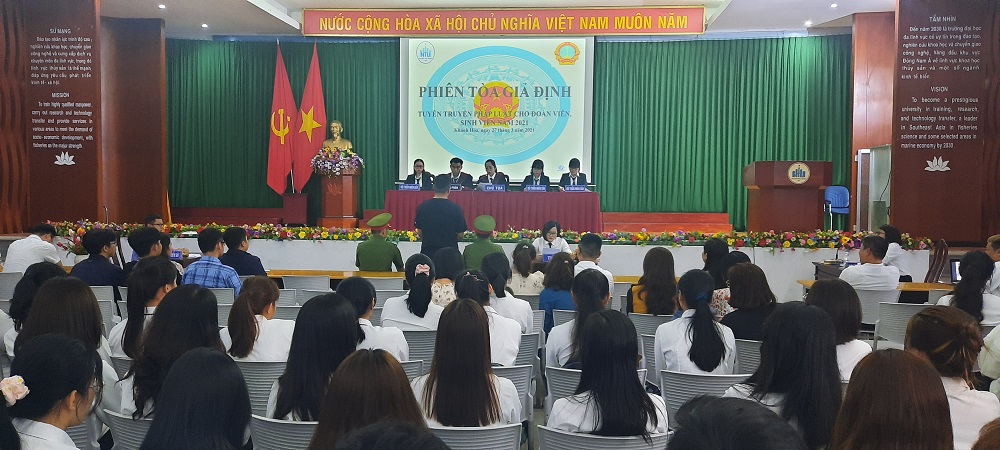 Quang cảnh Phiên tòa giả định