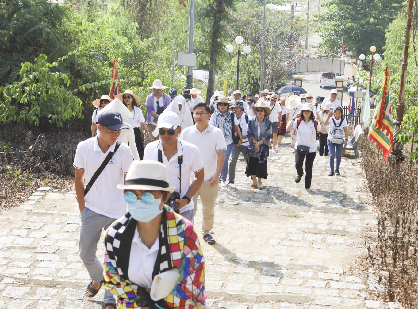 Đoàn Famtrip  "Nha Trang Biển gọi " tham quan Khu di tích lịch sử văn hóa Am Chúa