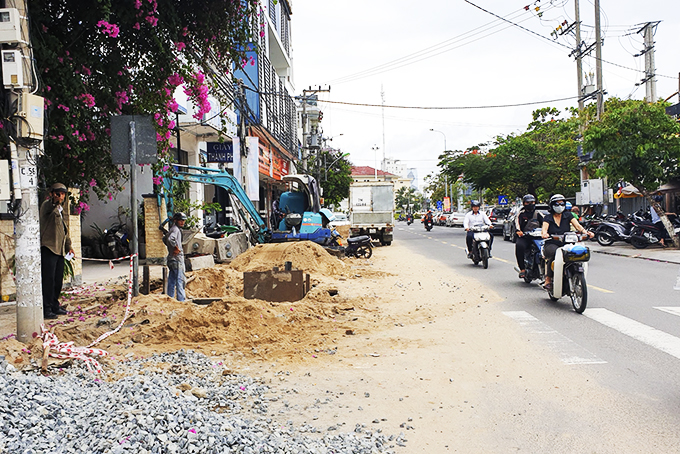 Thi công nâng cấp đường Lê Thành Phương.