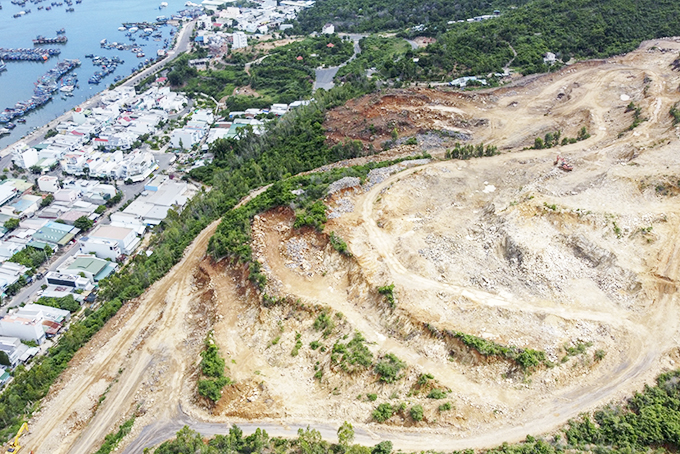 Dự án Khu đô thị Haborizon Nha Trang nằm trên núi  tại khu vực Hòn Rớ, xã Phước Đồng.