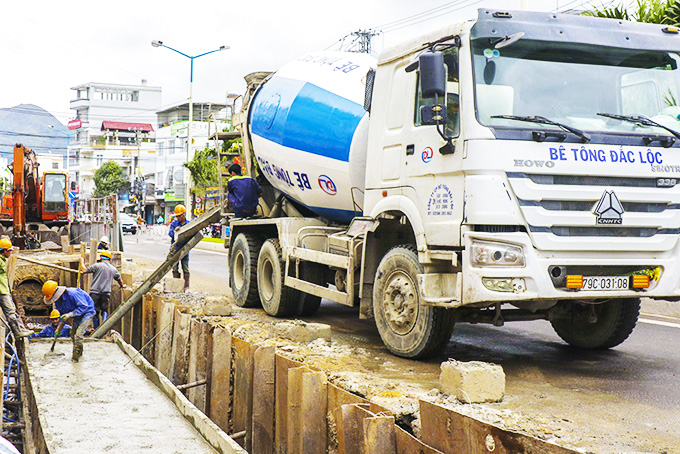 Thi công cống thoát nước thải khu vực phía bắc TP. Nha Trang.