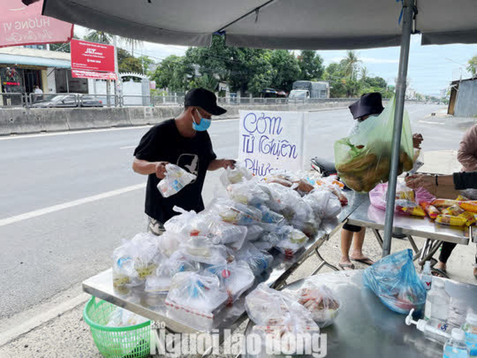 Tình người ở Cam Ranh - Ảnh 6.