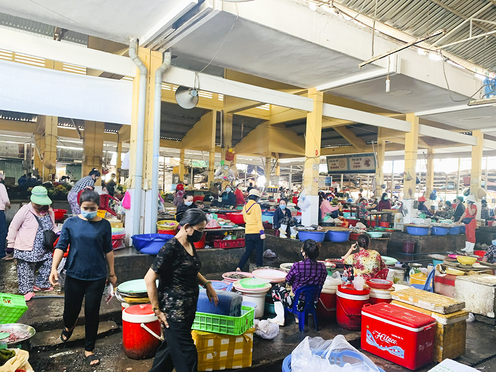 BQL các chợ phải yêu cầu tiểu thương và người đi chợ thực hiện nghiêm quy định 5K phòng, chống dịch Covid-19