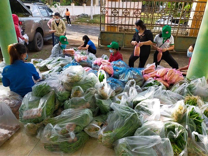 Công tác chuẩn bị cho các suất quà trao đến tay đồng bào Raglai