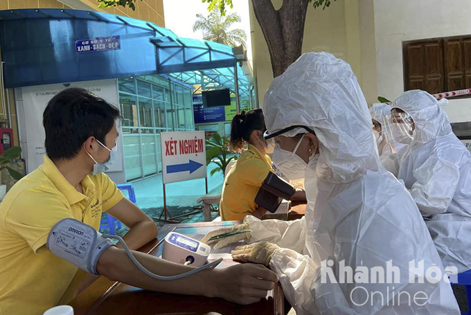 Khám sàng lọc trước tiêm