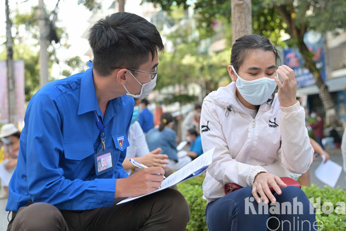 Lấy thông tin điền vào tờ khai của mỗi người