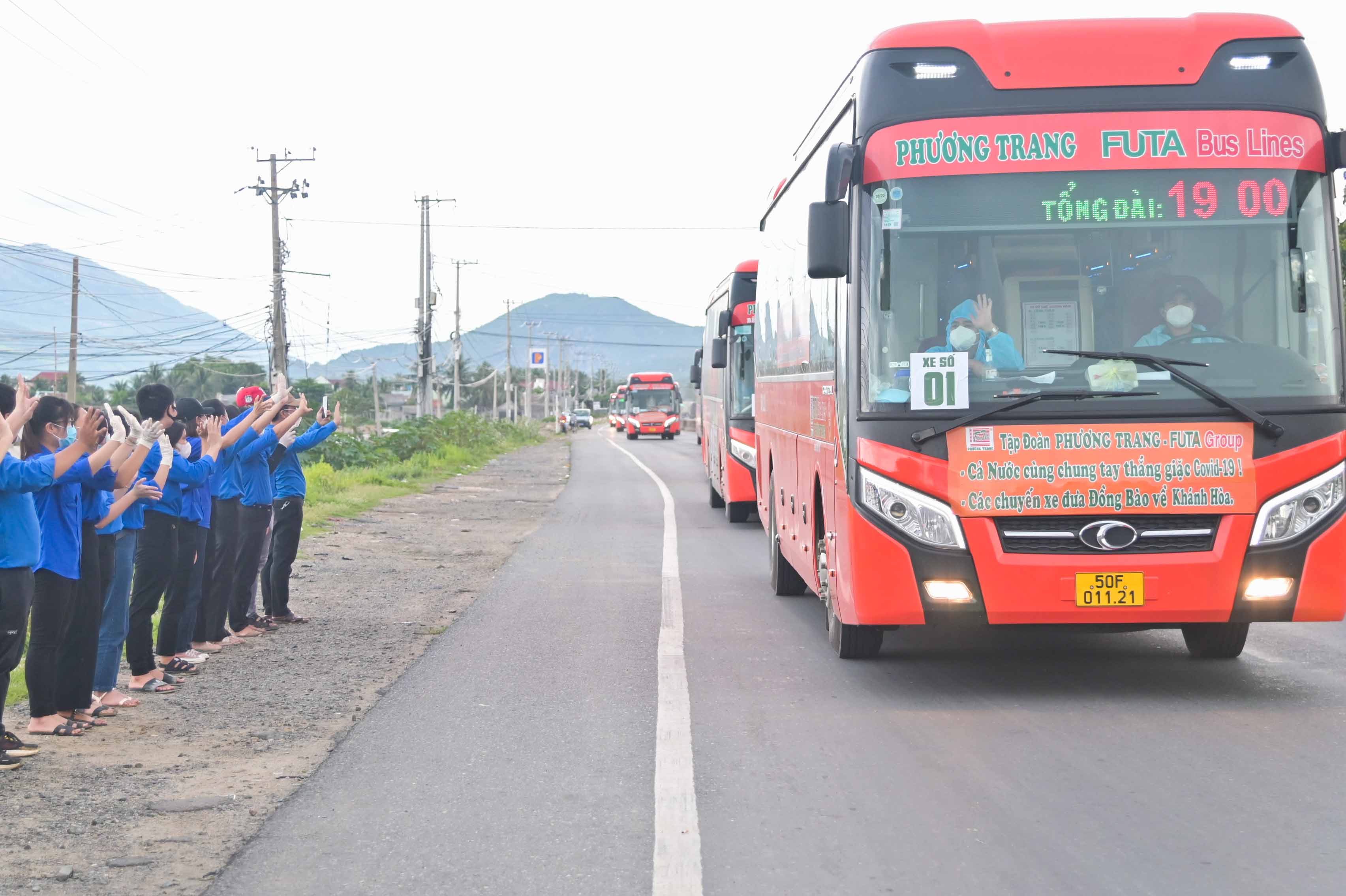 Đoàn xe về đến địa phận TP. Cam Ranh