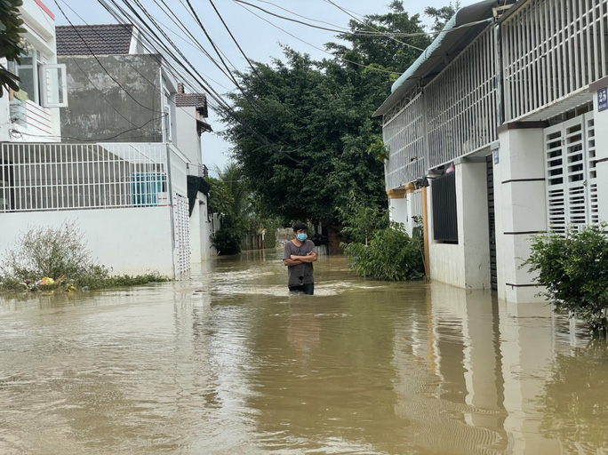 Ngập úng kéo dài ở khu vực Tây Nha Trang - Ảnh 8.