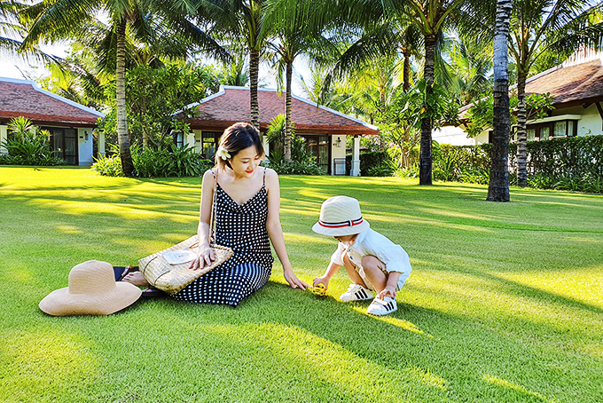 Những khu resort mướt xanh ở Bãi Dài là điểm đến ưa thích của du khách sau thời gian  giãn cách xã hội vì dịch Covid-19. 