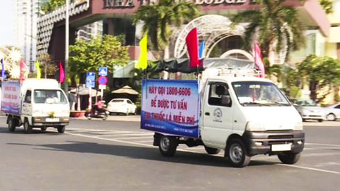 Tuyên truyền lưu động phòng, chống tác hại thuốc lá ở Khánh Hòa.