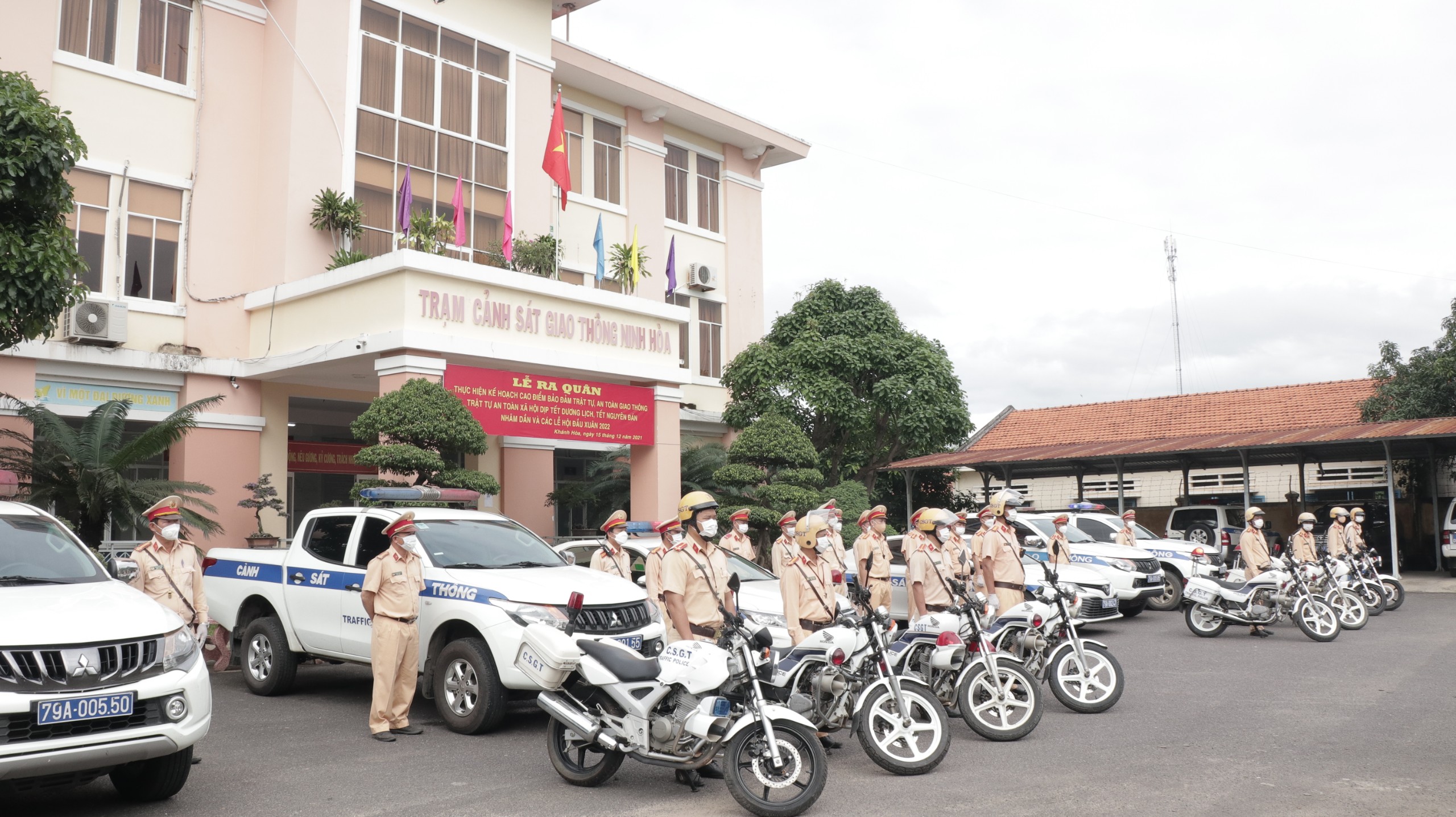 Lực lượng và phương tiện được huy động để bảo đảm trật tự an toàn giao thông.