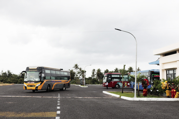 Ngày 20-12, Văn phòng Chính phủ có văn bản truyền đạt ý kiến của Phó Thủ tướng Lê Văn Thành yêu cầu Bộ Công an, Bộ GTVT và UBND các tỉnh, thành phố trực thuộc Trung ương khẩn trương chỉ đạo thực hiện nghiêm quy định lắp đặt camera trên xe ô tô KDVT. Bộ Công an chỉ đạo lực lượng cảnh sát giao thông, Bộ GTVT chỉ đạo lực lượng thanh tra GTVT đẩy mạnh công tác tuần tra, kiểm soát và xử lý nghiêm theo quy định của pháp luật đối với xe ô tô tham gia hoạt động KDVT nhưng không chấp hành quy định về lắp đặt camera.