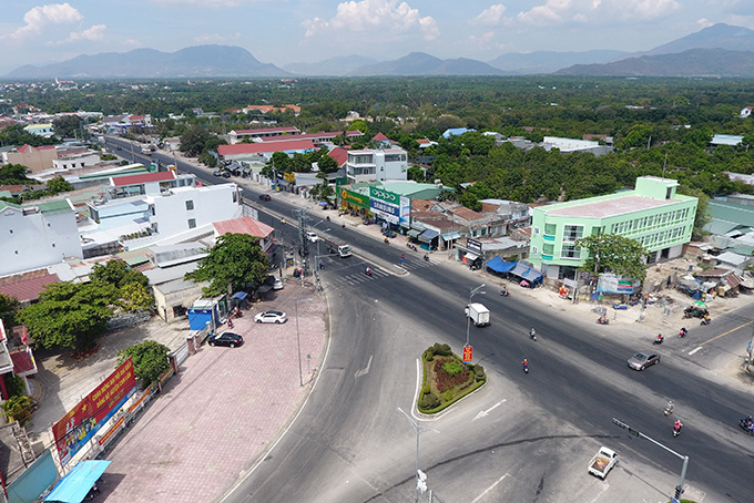 Một góc thị trấn Cam Đức, huyện Cam Lâm. Ảnh: Mã Phương