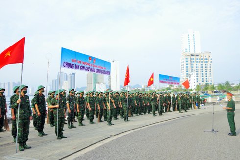 Đông đảo cán bộ, đoàn viên tham gia hoạt động  "Ngày thứ Bảy tình nguyện ".