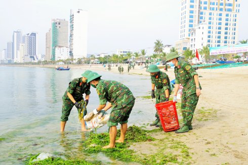 Một số hình ảnh về hoạt động của các cán bộ, đoàn viên trong buổi ra quân  "Ngày thứ Bảy tình nguyện ".