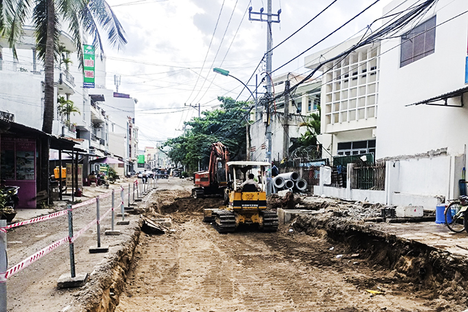 Triển khai thi công đường Nguyễn Bỉnh Khiêm.