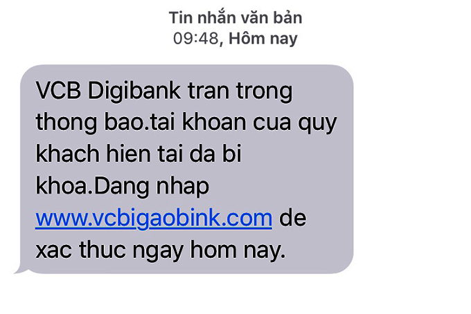 Một tin nhắn mạo danh ngân hàng để lừa đảo chiếm đoạt tiền trong tài khoản.