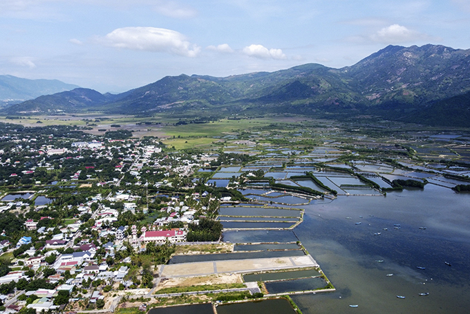 t góc huyện Cam Lâm.