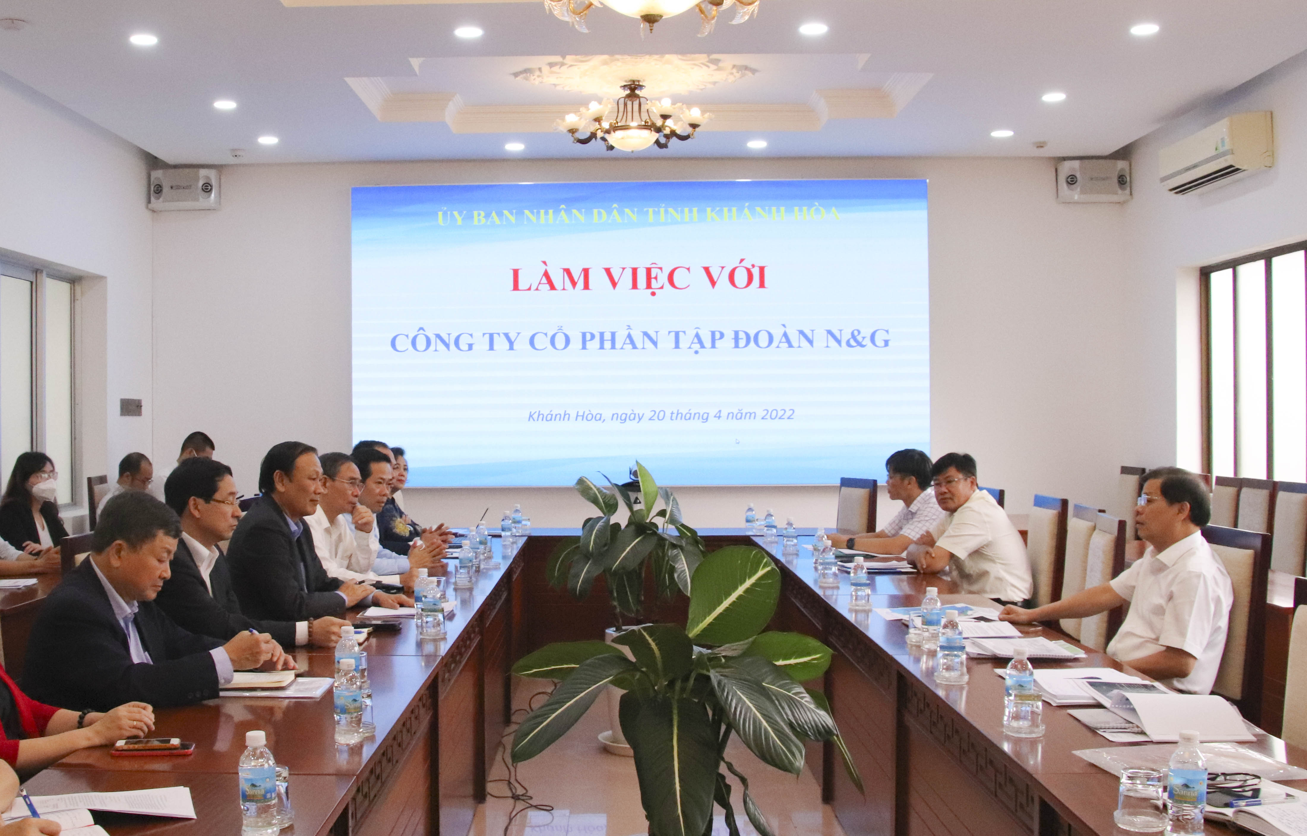 Quang cảnh buổi làm việc