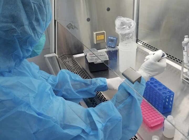 Thực hiện xét nghiệm PCR