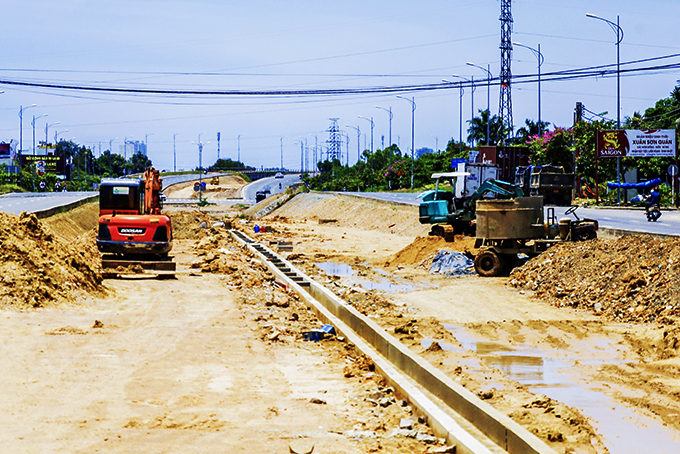 Cải tạo đất để thực hiện Công trình trồng cây xanh dải phân cách đường Võ Nguyên Giáp.