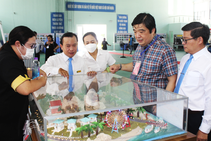 Những năm qua, các cơ sở giáo dục nghề nghiệp trên địa bàn tỉnh luôn tạo điều kiện cho cán bộ, giáo viên, học sinh, sinh viên sáng chế thiết bị đào tạo tự làm. Những sáng chế đó được ứng dụng vào công tác giảng dạy, góp phần nâng cao chất lượng đào tạo, tiết kiệm chi phí cho các trường nghề.