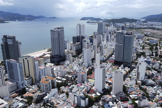 Đô thị Nha Trang ngày càng có nhiều tòa nhà cao tầng  với những loại hình căn hộ lưu trú.