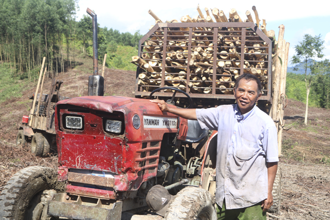 Nhờ giá keo tăng ông Liêm mua thêm phương tiện.