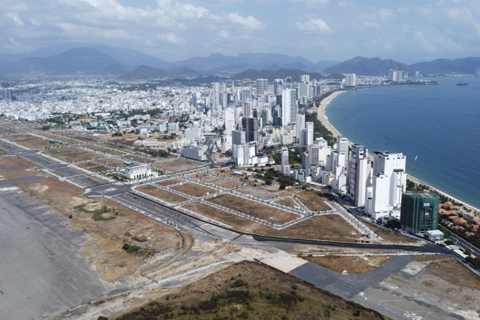 Một góc sân bay Nha Trang cũ tiếp giáp với đường Trần Phú.